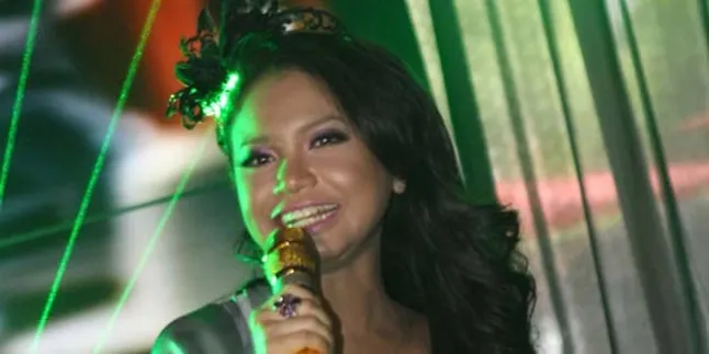 Rossa Rekam Lagu Duet Dengan Broery