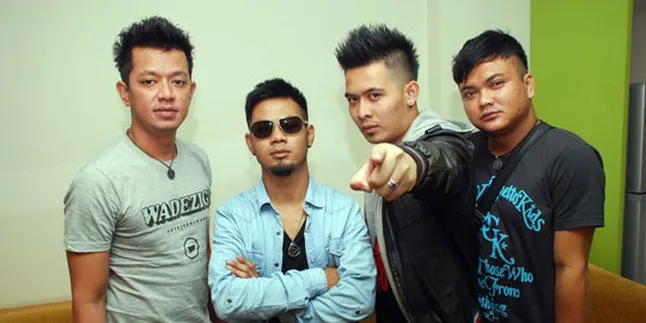 Komunikasi, Senjata Utama D Bagindas