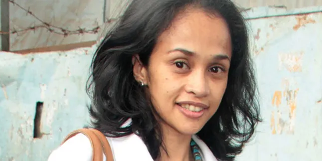 Melly Manuhutu: Natal = Sibuk