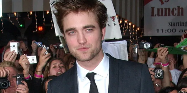 Robert Pattinson Selingkuh?
