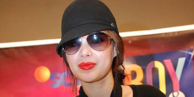 Ikut Pengajian, Dewi Sandra Ogah Disebut Sok Suci Ikut Pengajian, Dewi Sandra Ogah Disebut Sok Suci