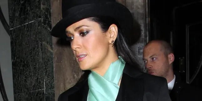Salma Hayek: Tuhan, Beri Aku Dada Besar