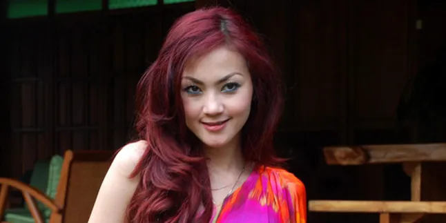 Ade Fitrie Dirawat di Rumah Sakit