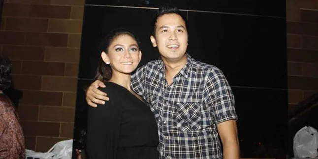 Thalita Latief Berbunga-bunga Terima Kado Puisi