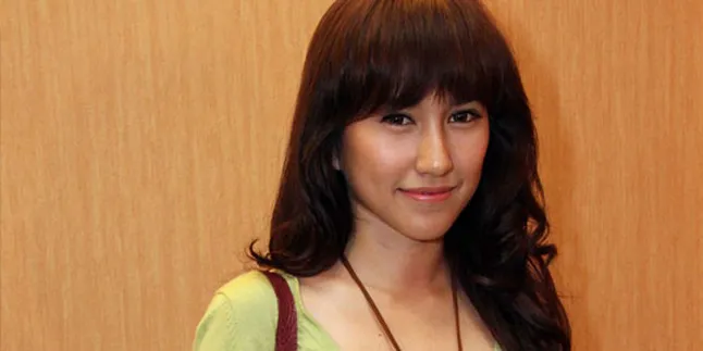 Louise Anastasya Jarang ke Salon? Louise Anastasya Jarang ke Salon?