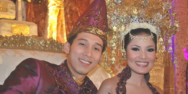 Resepsi Pernikahan Nindy Dihadiri Hampir 3.000 Orang Resepsi Pernikahan Nindy Dihadiri Hampir 3.000 Orang