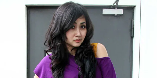 Ratu Dewi Ingin Seperti Agnes Monica Ratu Dewi Ingin Seperti Agnes Monica