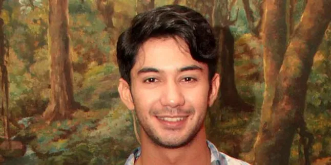 Reza Rahadian Kesulitan Perankan Sosok Ayah Reza Rahadian Kesulitan Perankan Sosok Ayah