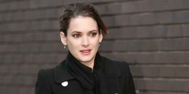 Giliran Winona Ryder Bergabung 'THE ICEMAN'