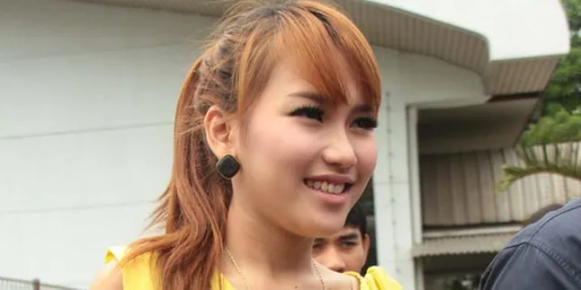 Ayu Ting Ting Bungkam Soal Isu Rebut Tunangan Orang!