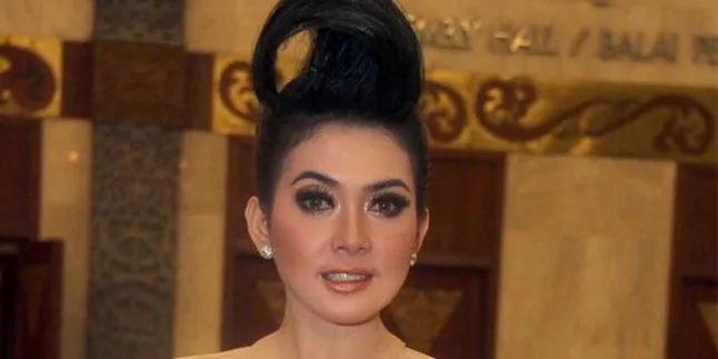 Syahrini Tampil Dengan Jambul Gorong-Gorong Sudirman!