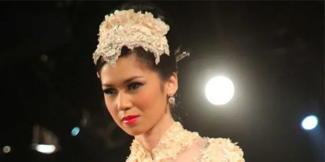 Laura Basuki Jaga Kemesraan Dengan Suami Laura Basuki Jaga Kemesraan Dengan Suami