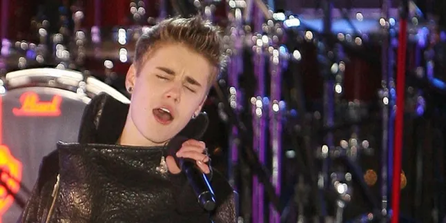 Justin Bieber Gelar Konser di Sekolah