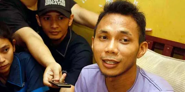Norman Kamaru: Tanpa Seragam Lebih Enak Norman Kamaru: Tanpa Seragam Lebih Enak