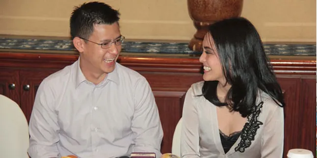 Shandy Aulia Tak Jelaskan Ketidakhadiran Mertua Shandy Aulia Tak Jelaskan Ketidakhadiran Mertua