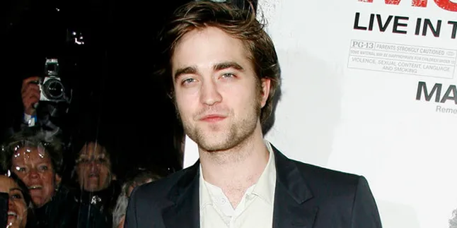 Robert Pattinson Ketahuan Berduaan di Kamar!