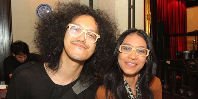 Endah N Rhesa Main Sebebasnya di JIBF '11