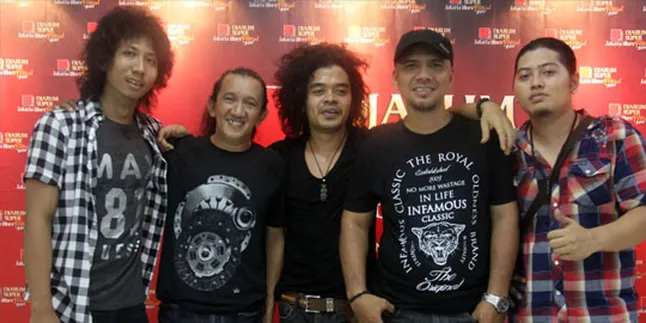 Rilis Album 2012, Blackout Hadir Lebih Pop