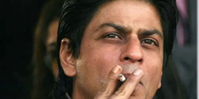 Shahrukh Khan Putuskan Kurangi Merokok Shahrukh Khan Putuskan Kurangi Merokok
