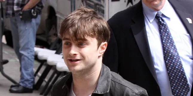 Daniel Radcliffe Ikuti Jejak JK Rowling?