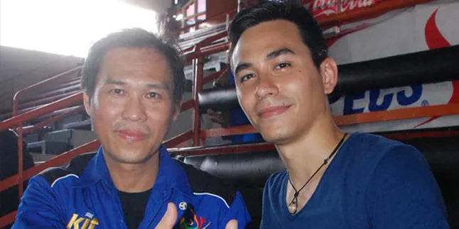 Gelar Ajang Futsal, Darius Sinathrya Mampu Hadapi Masalah