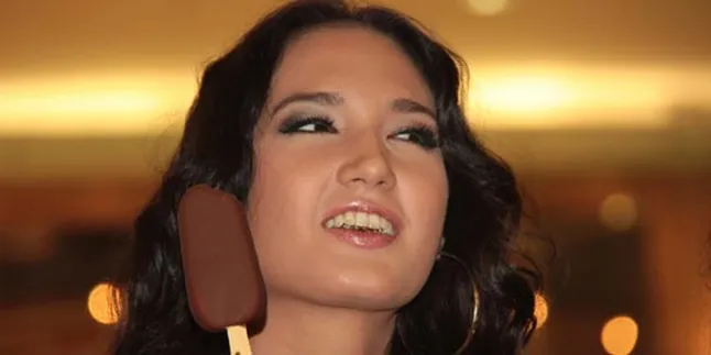 Nadine Chandrawinata Rayakan Tahun Baru Bareng Pacar?