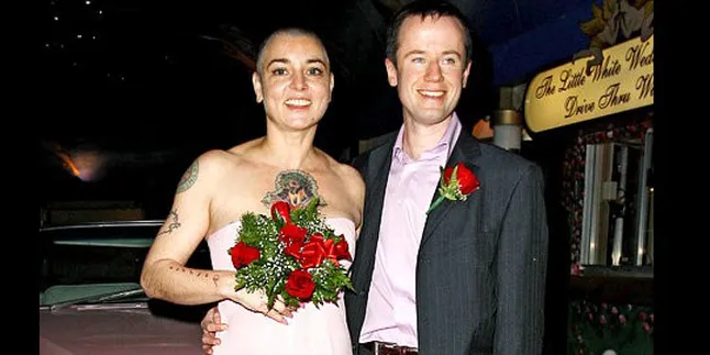 Umur Pernikahan Sinead O'Connor Cuma 16 Hari Umur Pernikahan Sinead O'Connor Cuma 16 Hari