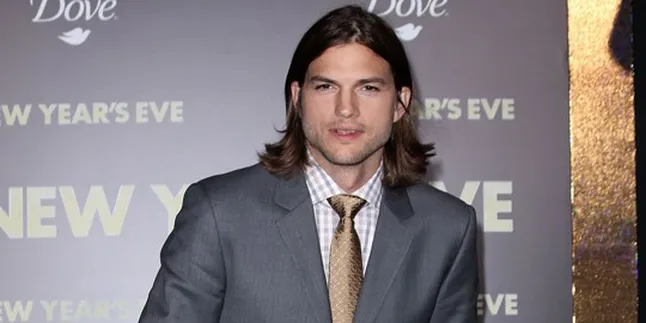Ashton Kutcher Pacari Wanita Mirip Demi Moore?