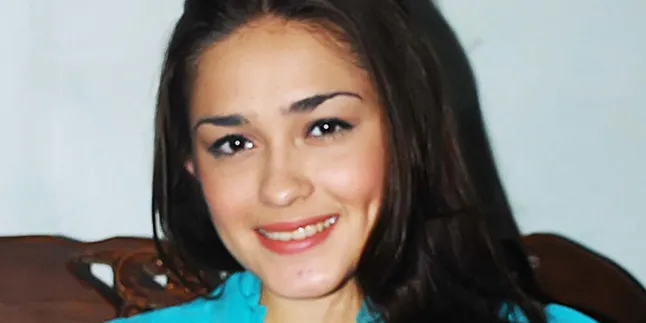 Awal 2012, Yasmine Wildblood Launching Single Kedua