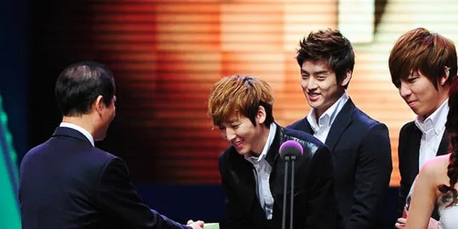 U Kiss - Rainbow 'Most Photogenic of The Year'