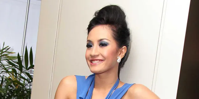 Shinta Bachir: Pakaian Seksi Hanya di Film