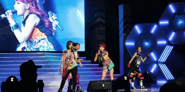 2NE1 Raih Rookie Award di '53rd Japan Record Awards'