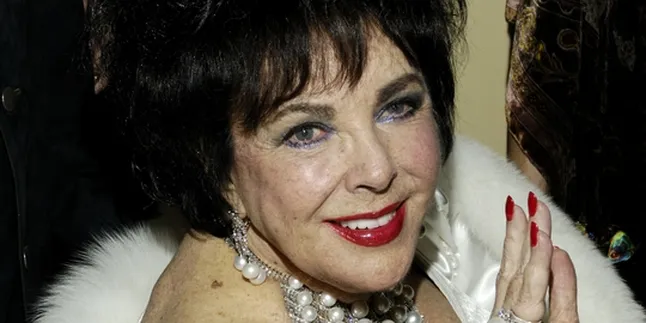Elizabeth Taylor - Charlie Sheen Kuasai Twitter