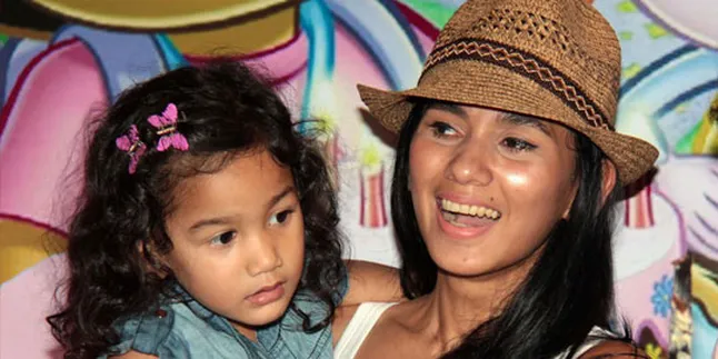 Nova Eliza Sedih Anaknya Berulang Tahun?