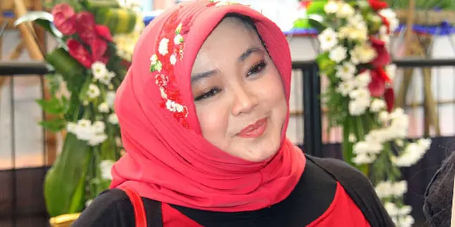 Rina Gunawan Belum Diminta Urus Nikah Attalarik