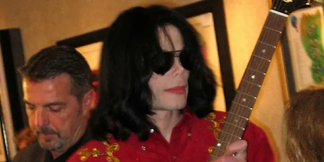 Michael Jackson Diabadikan di Trotoar Hollywood