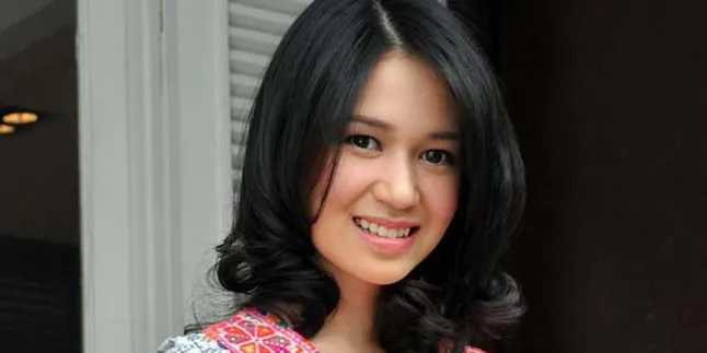 Laura Basuki Natalan di Jepang