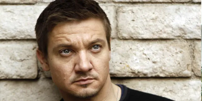 Jeremy Renner Bantah Terluka di Kerusuhan Thailand
