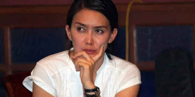 Rieke Dyah Pitaloka Melahirkan Tanpa Didampingi Suami