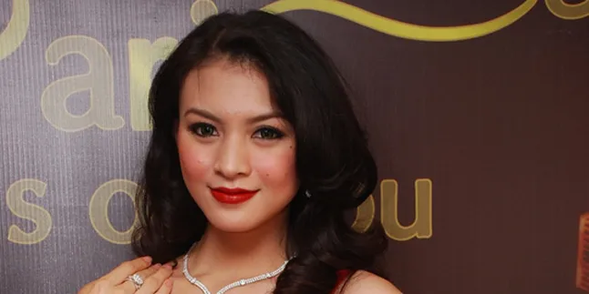 Donita Bisa Bedakan Berlian Asli Atau Bukan