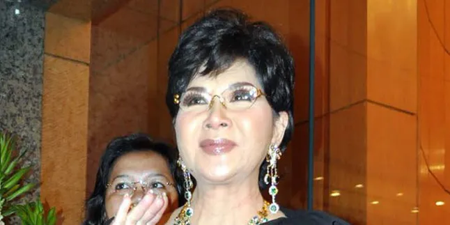Mendung, Titiek Puspa Pilih di Rumah