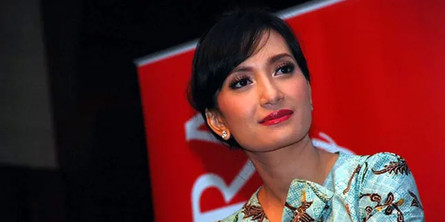 Artika Sari Devi Ajak Anak Meditasi