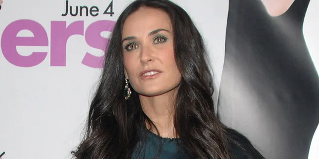 Demi Moore Pacari Brondong Lagi?