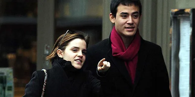 Emma Watson Belanja Lingerie Bareng Pacar Baru?