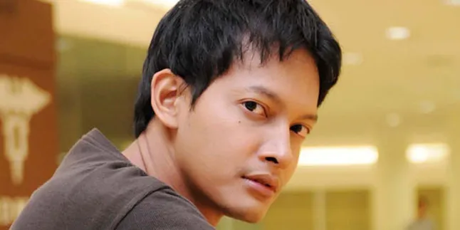 Fedi Nuril Plih Ngeband Daripada Main Film?