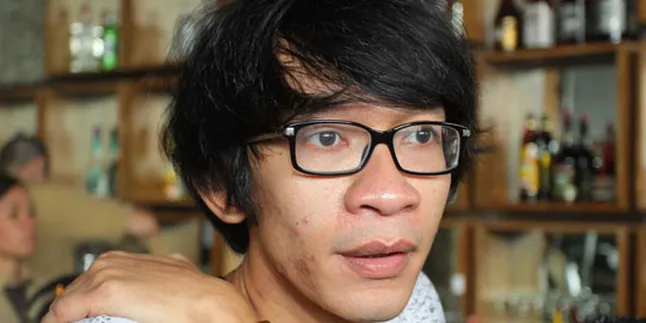 Ups, Aming Lagi Sibuk Nganggur?