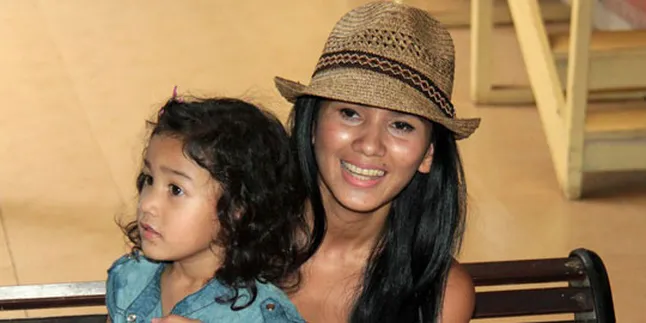 Nova Eliza Gugat Cerai Mirwan Suwarso