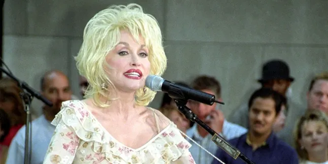 Konser Dolly Parton Diserbu Kelelawar Raksasa