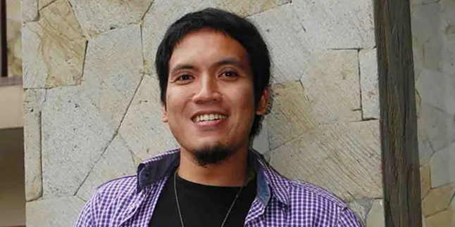 Desta Jenuh Siaran di Radio Desta Jenuh Siaran di Radio