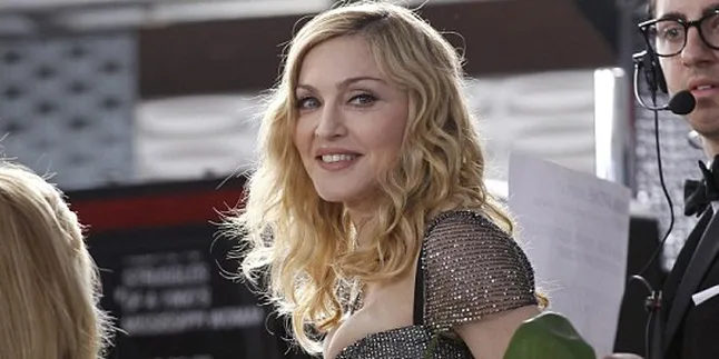 Madonna Hajar Ricky Gervais - Elton John di Golden Globe